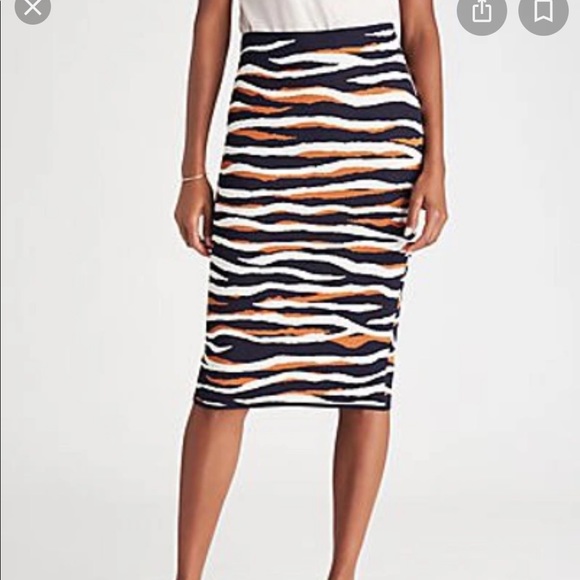 Tiger print pull on skirt - Picture 2 of 2